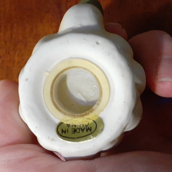 Chalkware style vegetable salt and pepper shakers - Picture 5 of 5